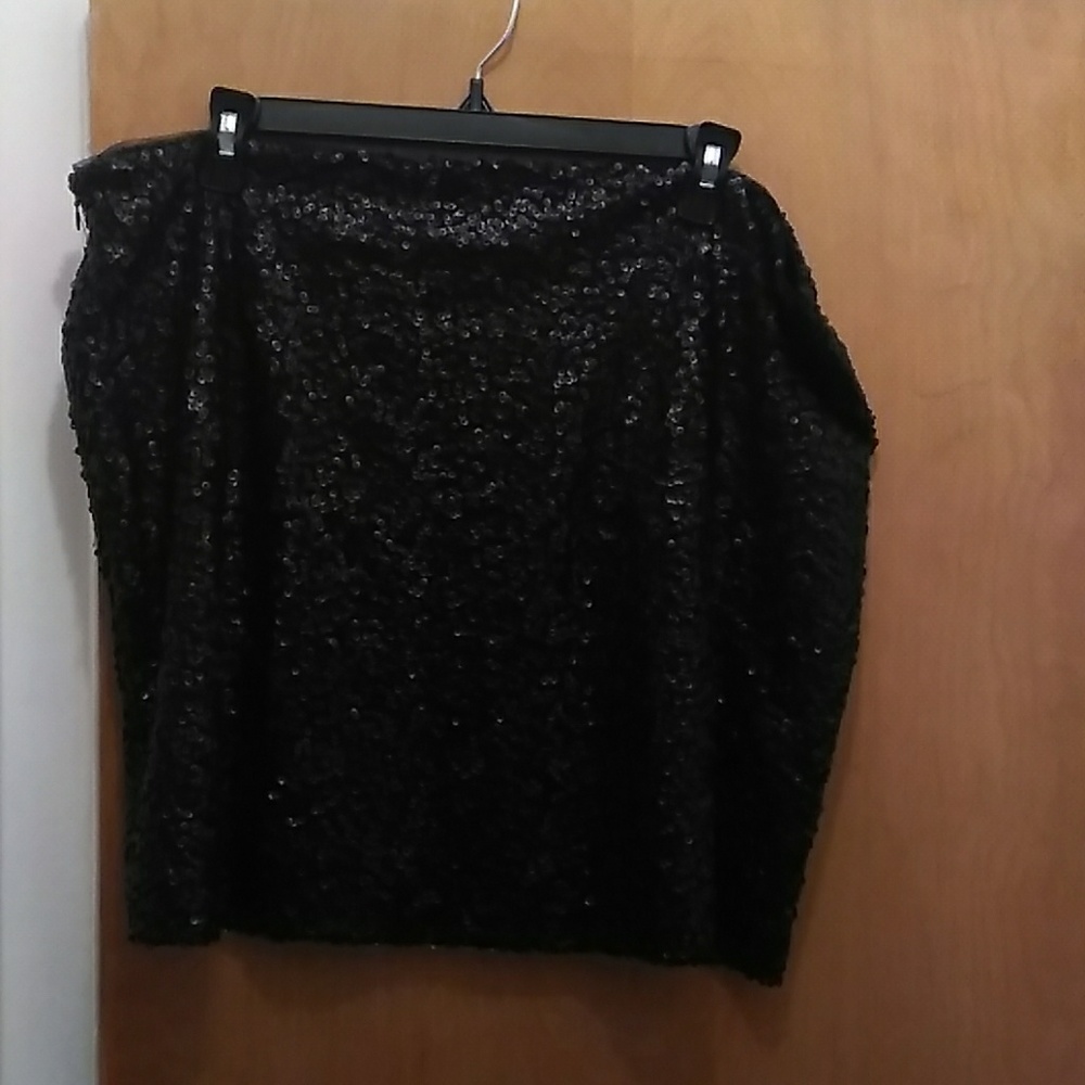 Bisou Bisou Short black sequin skirt